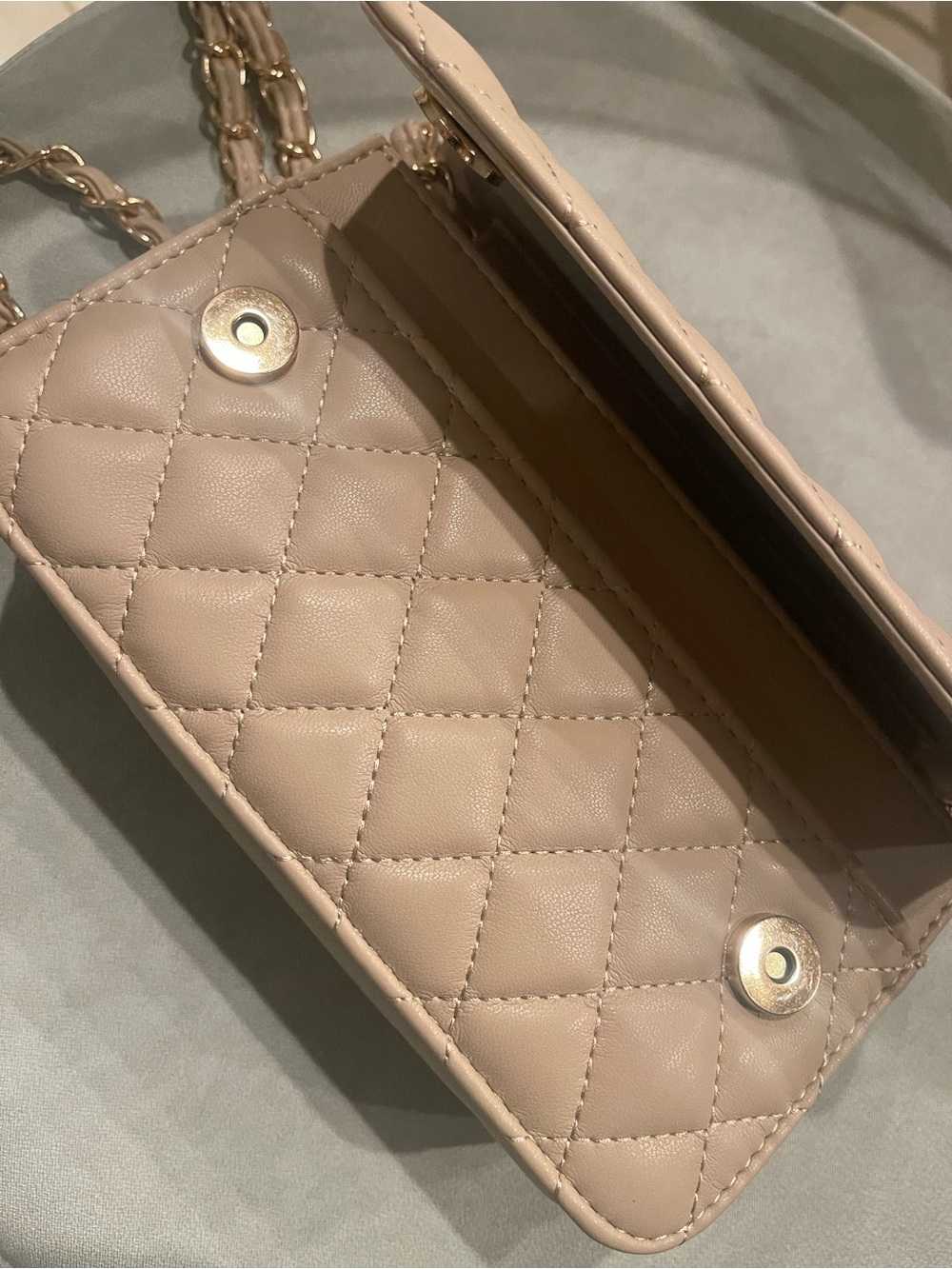 Quilted Leather Crossbody Bag in Beige with mini zippered matching coin Purse - Picture 3 of 10